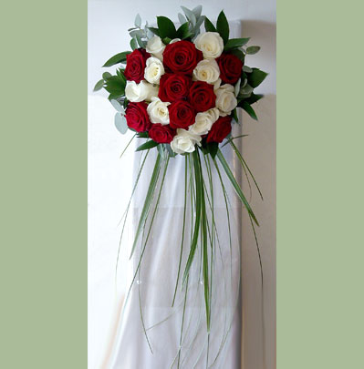 Wedding Flowers Bolton, Brides Trailing Posy Style Bouquet